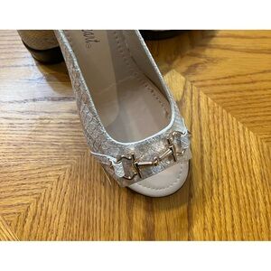 New in box Helen Heart multi colored shoes size 10